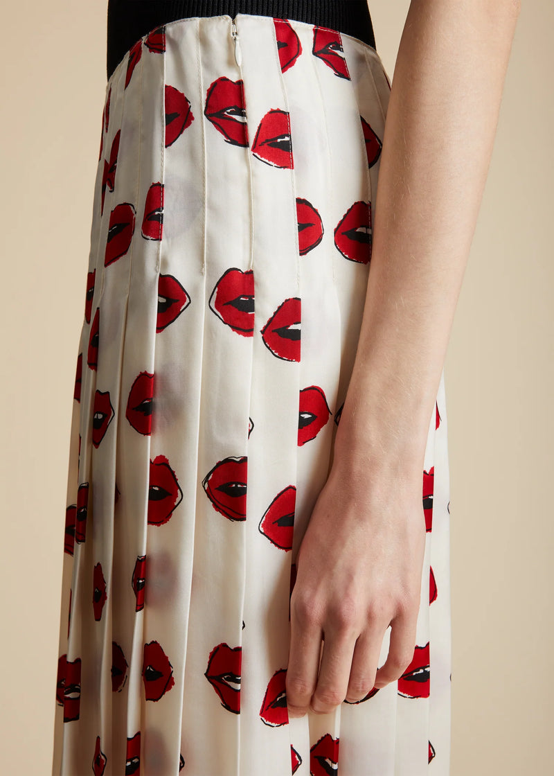 Tudi Lip-Print Pleated Midi-Skirt