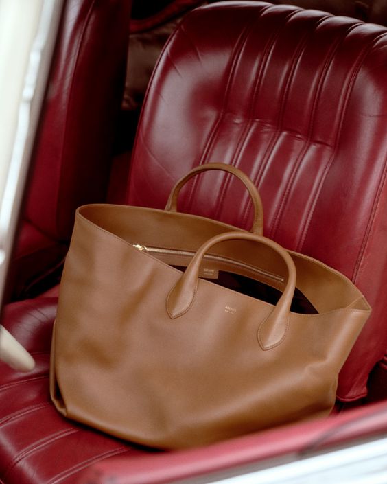 Amelia Medium Leather Tote