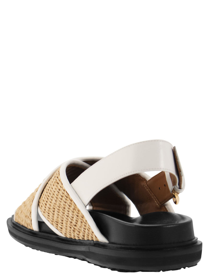 Raffia and Leather Fussbett