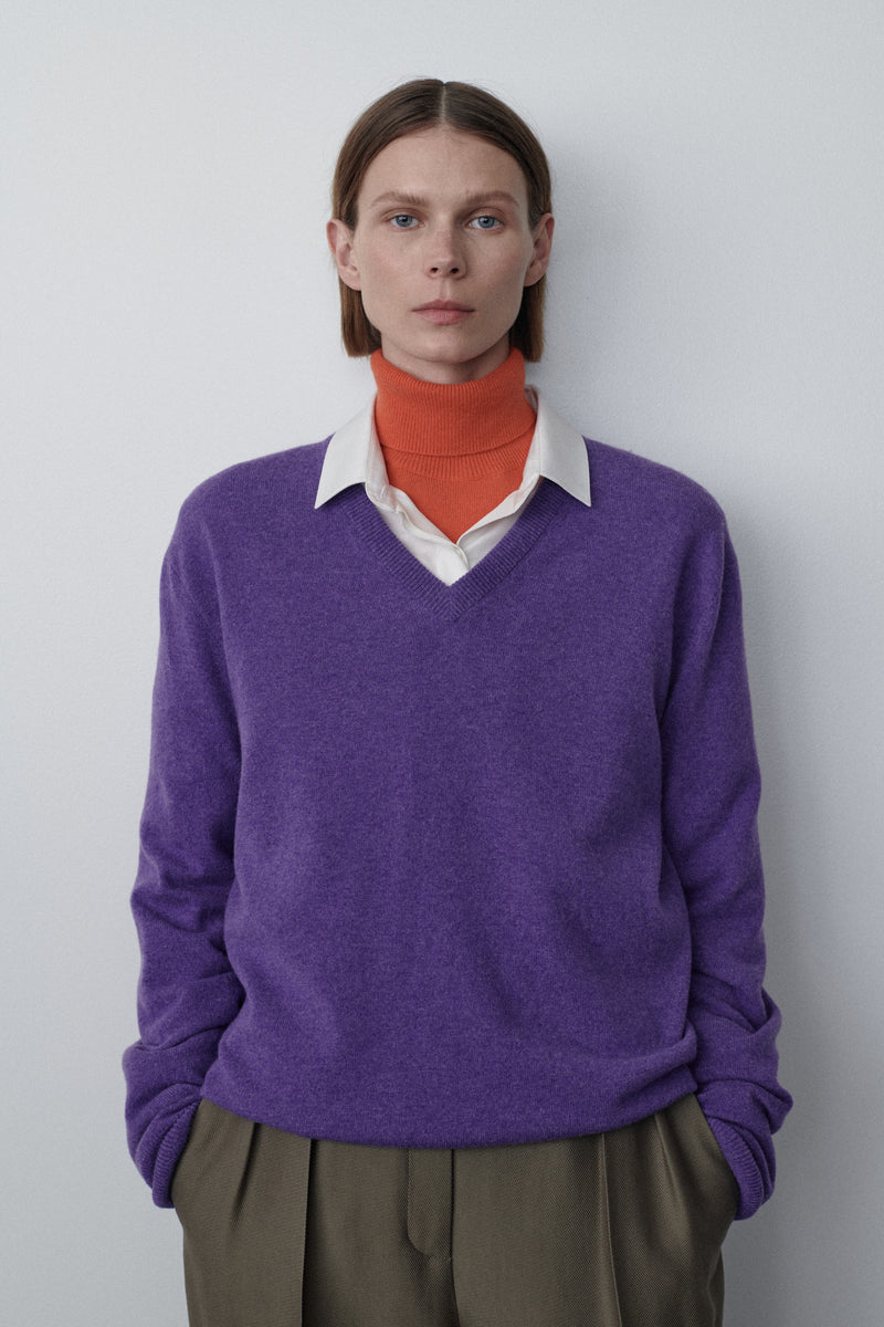 Kumamo V-Neck Cashmere Sweater