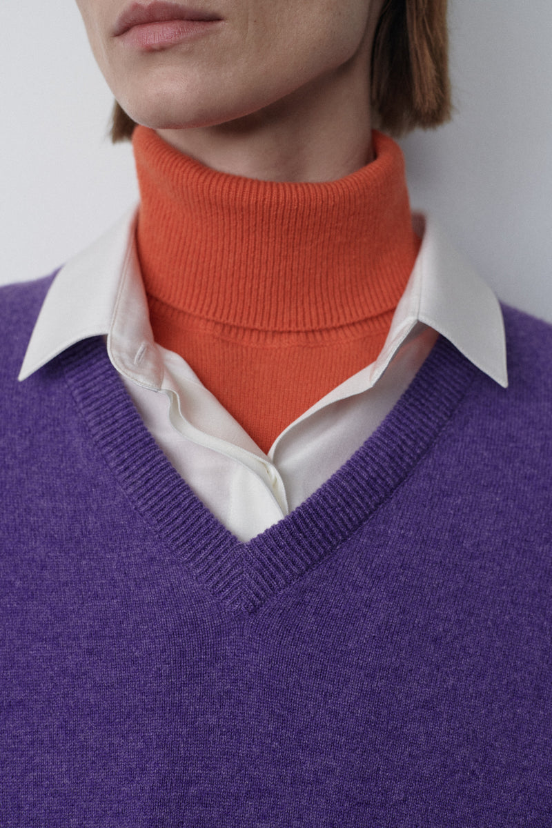 Kumamo V-Neck Cashmere Sweater